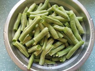 五花肉豆角焖面的做法步骤:2