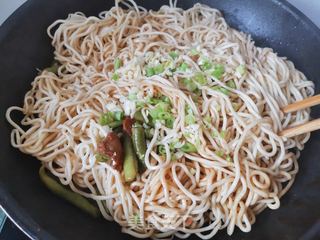 五花肉豆角焖面的做法步骤:10