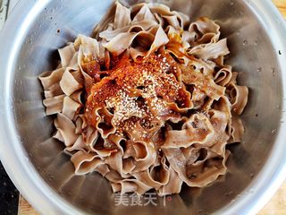 油泼刀削面的做法步骤:12