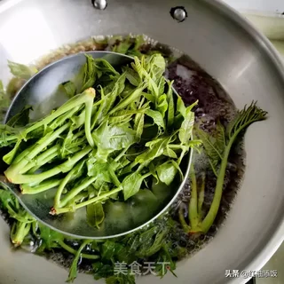 腌香椿芽的做法步骤:2