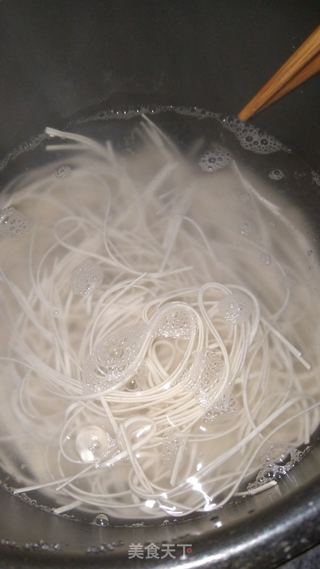 香醋腊八蒜面的做法步骤:3