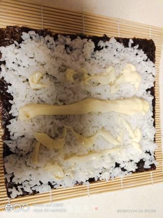 榨菜肉松虾片寿司的做法步骤:5