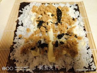 榨菜肉松虾片寿司的做法步骤:6