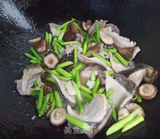 青蒜苔香菇炒猪肚的做法步骤:8