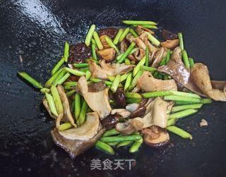 青蒜苔香菇炒猪肚的做法步骤：9