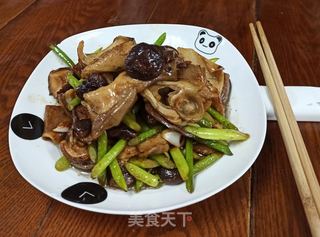 青蒜苔香菇炒猪肚的做法步骤:10
