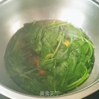 菠菜花朵馒头的做法步骤:2
