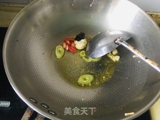 西葫芦木耳炒鸡蛋的做法步骤：4