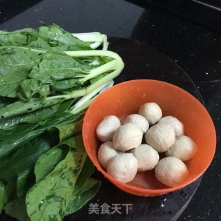 肉丸白菜汤的做法步骤：1