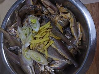 香酥小黄鱼的做法步骤:2