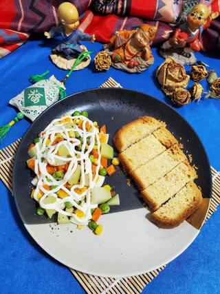 时蔬吐司沙拉的做法步骤:11
