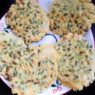 蛋香槐花饼的做法步骤：9