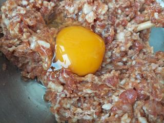 玉米面韭菜肉馅蒸饺的做法步骤:4