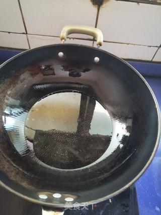 芹菜炒肉蒸面条(有的地区叫卤面)的做法步骤:3
