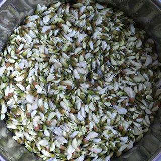 蒜香槐花麦饭的做法步骤：1