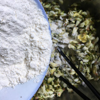 蒜香槐花麦饭的做法步骤：3