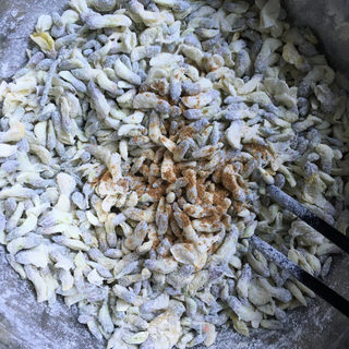 蒜香槐花麦饭的做法步骤：4