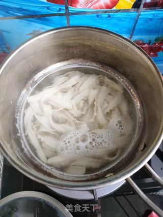 蒜薹拌刀削面的做法步骤:9