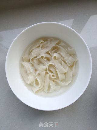 蒜薹拌刀削面的做法步骤:10