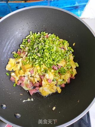蒜薹拌刀削面的做法步骤:5