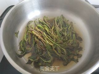香椿摊鸡蛋的做法步骤:2