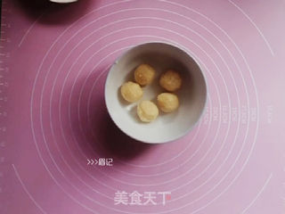 荷花酥的做法步骤：1