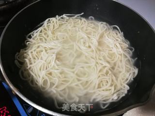 春笋豌豆鸡蛋拌面的做法步骤：8