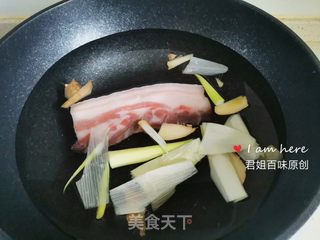 加了营养的回锅肉的做法步骤:3