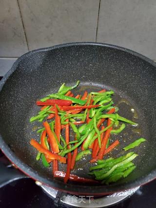 紫苏辣椒炒鸡丝的做法步骤:6
