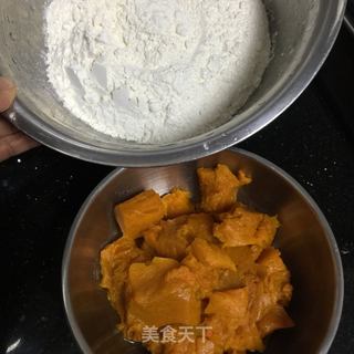 小黄人豆沙包的做法步骤：1