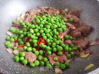 豌豆仁炒牛肉的做法步骤:6