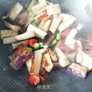 腊鸭腿茄子煲的做法步骤:8