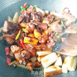 腊鸭腿茄子煲的做法步骤:9