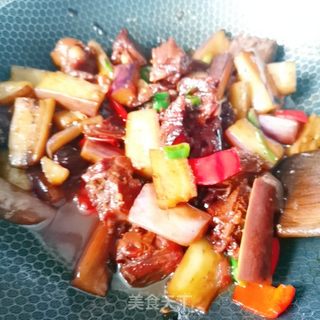 腊鸭腿茄子煲的做法步骤:10