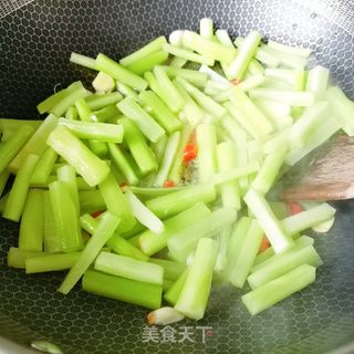 炝炒嫩莴笋的做法步骤：5