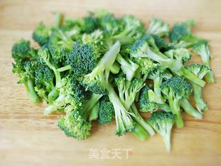 蒜香杏鲍菇西兰花的做法步骤:2