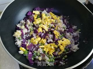 紫甘蓝鸡蛋炒饭的做法步骤：9