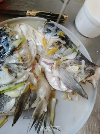 剁椒鱼头的做法步骤:4