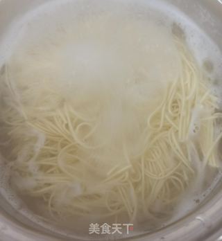 韭菜豆芽火腿炒面的做法步骤：6
