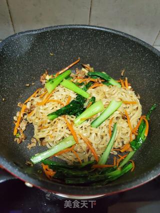 香菇肉酱炒伊面的做法步骤:12