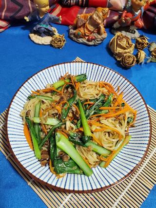 香菇肉酱炒伊面的做法步骤:13