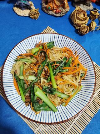 香菇肉酱炒伊面的做法步骤:14