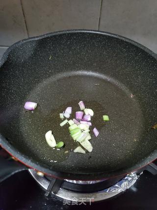 黄豆芽炒伊面的做法步骤:6
