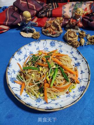 黄豆芽炒伊面的做法步骤:12