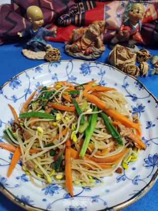 黄豆芽炒伊面的做法步骤:13