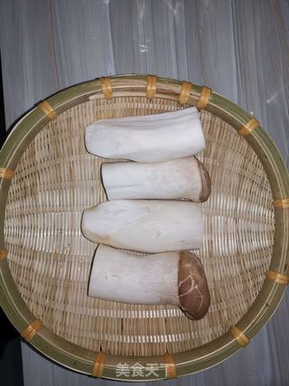手撕杏鲍菇的做法步骤:2