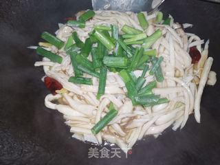 手撕杏鲍菇的做法步骤：7