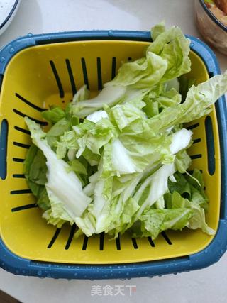 素丸子白菜粉丝汤的做法步骤:2