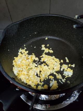 菠萝腊肠炒饭的做法步骤:4