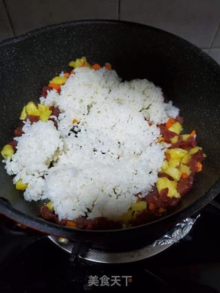 菠萝腊肠炒饭的做法步骤:8
